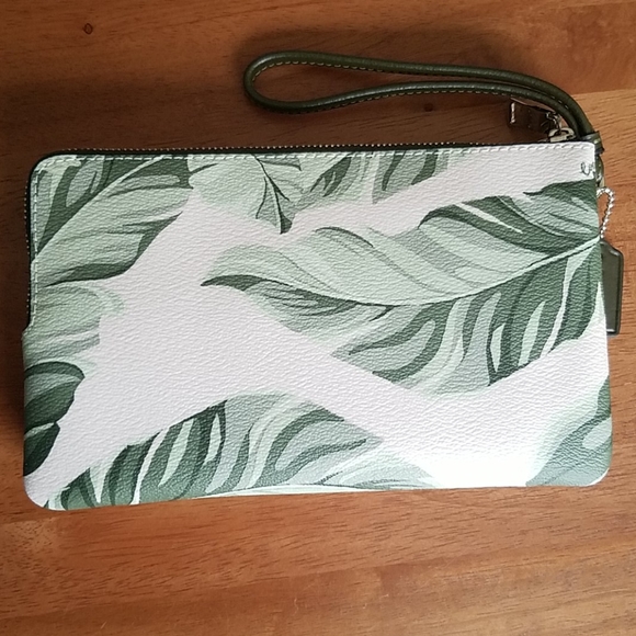 Coach banana leaf wallet hotsell